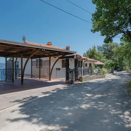 Semesterbostad House Plavcic Jurasi